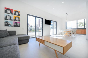 Modern 3BR Next to the Sea by HolyGuest